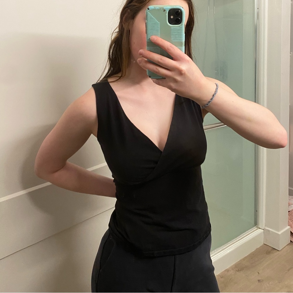 Liz Claiborne Black Sleeveless Top